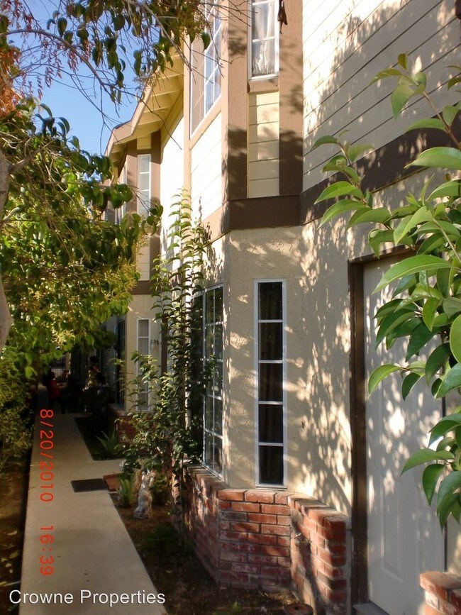 Building Photo - 1280 E La Palma Ave