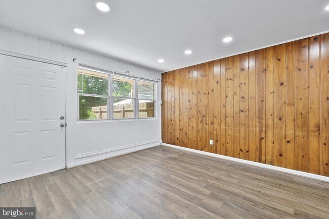 Foto del edificio - 7634 Normandy Rd