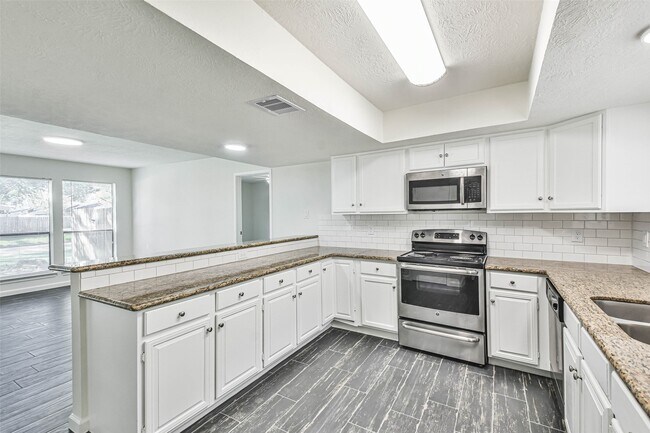 Foto del edificio - 5222 Creek Shadows Dr