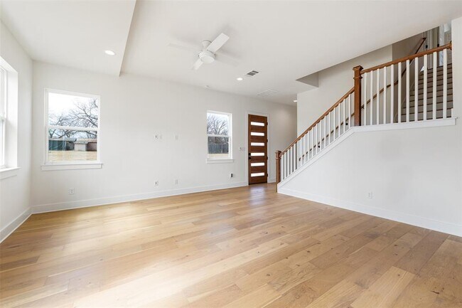 Foto del edificio - 304 East Dr