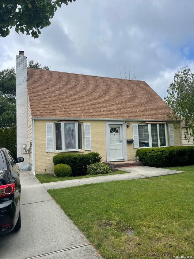 41 Twin Lawns Ave, Hicksville, NY 11801 House Rental in Hicksville