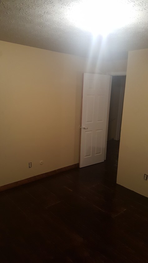 Bdrm - 3887 W 165th St