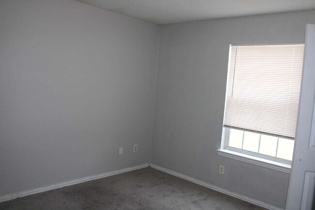 Building Photo - 421 Myers Cir