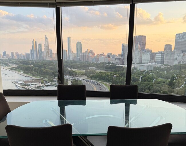 Foto del edificio - 155 N Harbor Dr