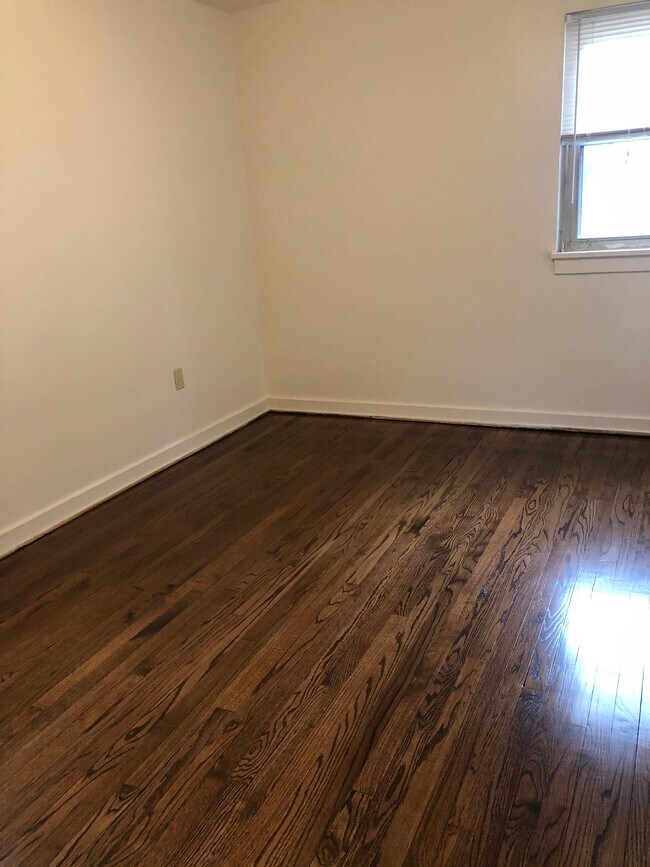 Foto del edificio - 1243 W 7th St
