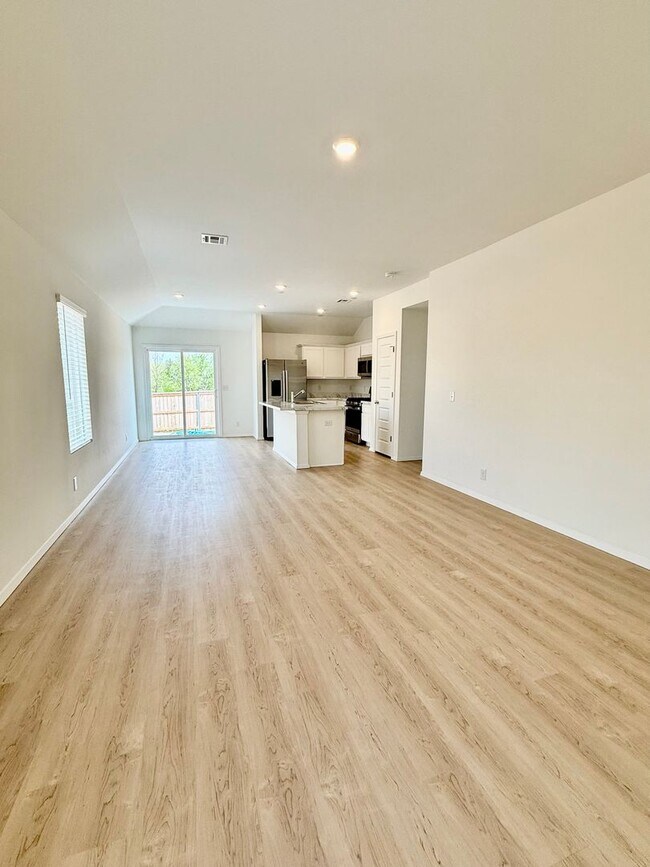 Foto del edificio - Brand New 3BD/2BA 2car garage W/D included
