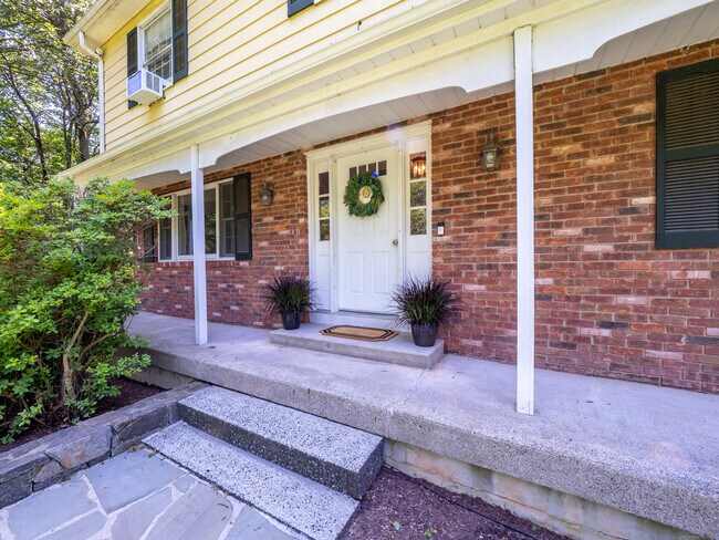 Foto del edificio - 31 Carriage House Dr