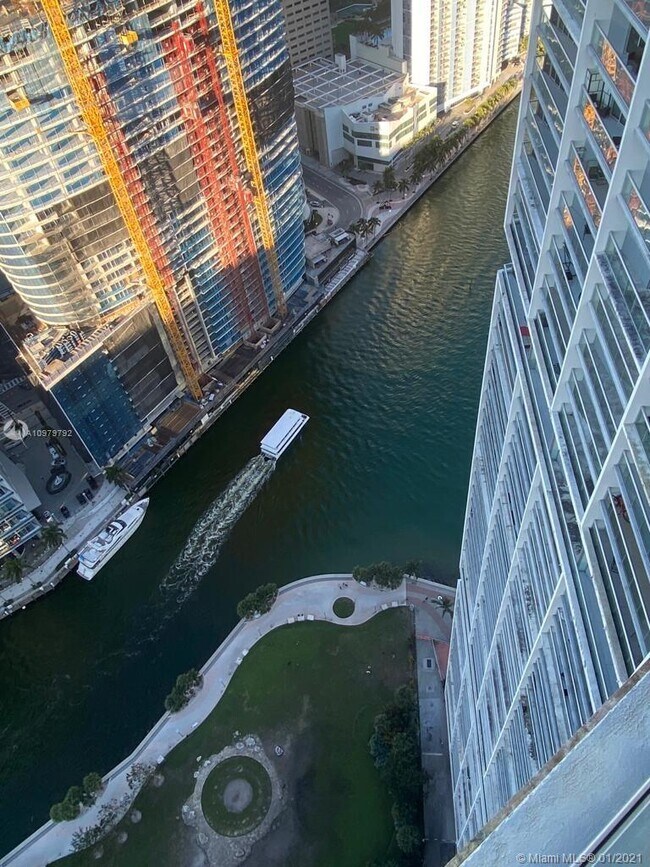 Building Photo - 475 Brickell Ave
