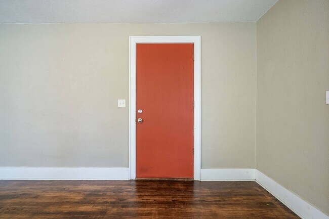 Building Photo - Charming and Spacious 1 Bedroom Brownstone...