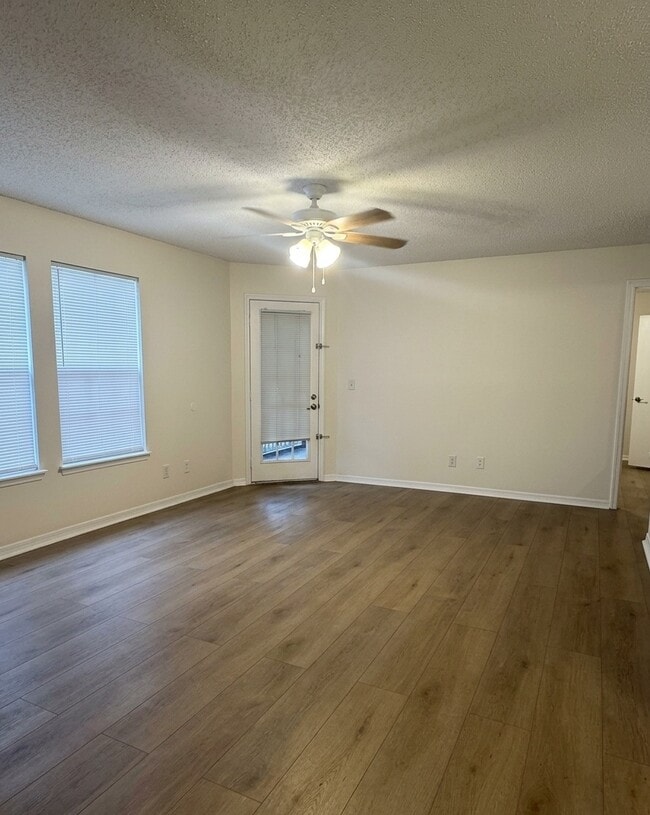 Building Photo - 6064 Westgate Dr