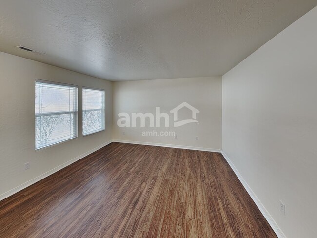 Foto del edificio - 1934 S 725 E