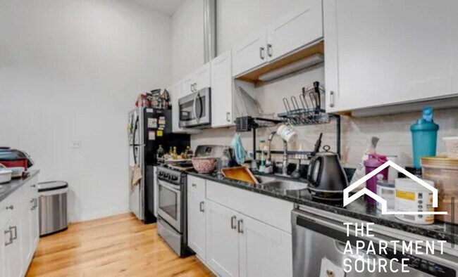 Foto del edificio - 2842 W Augusta Blvd