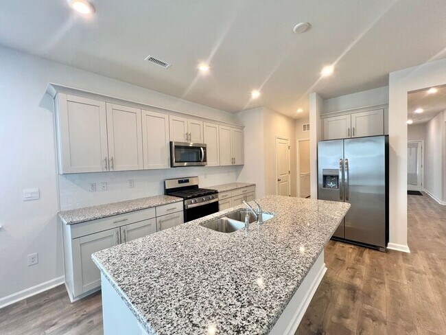 Foto del edificio - 412 Haywood Glen Dr
