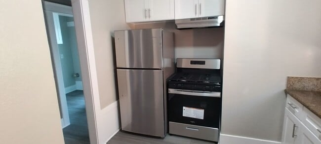 Building Photo - 632-638 W 8th St.