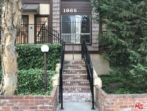 Building Photo - 1865 Greenfield Ave