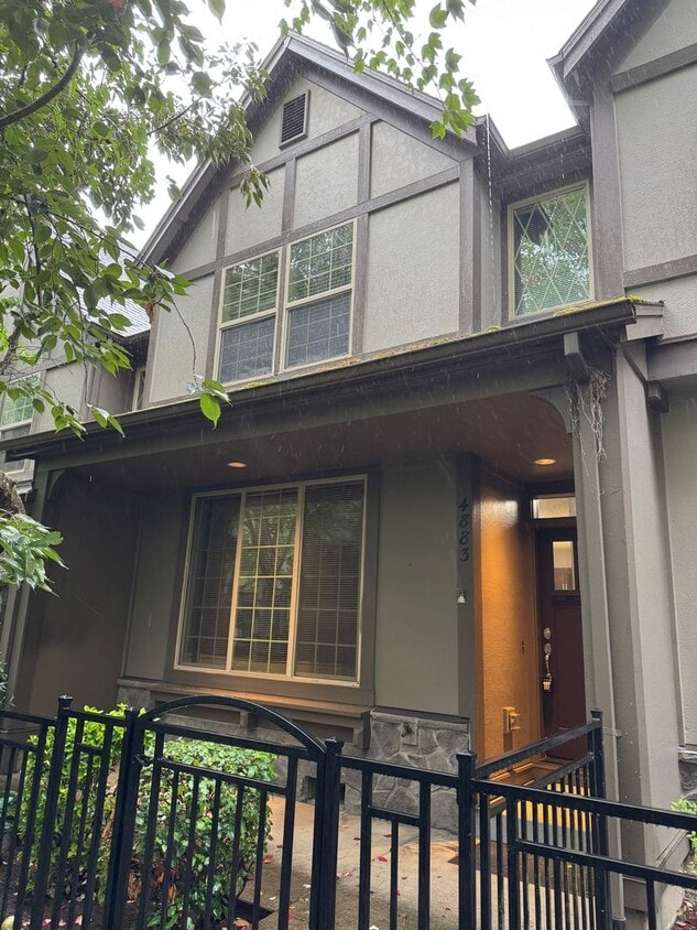 Foto principal - Beautiful 2br/2.5ba Townhome in Arbor Parc...