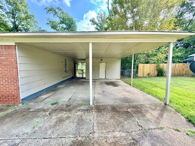 Building Photo - 3224 Aden St