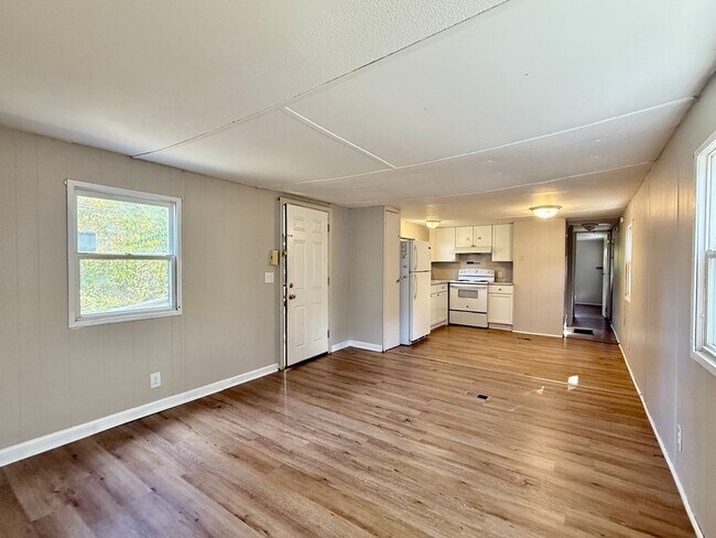 Foto del edificio - Updated Home in Laurel Lakes NJ FOR RENT $1450