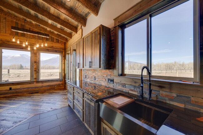 Building Photo - 5289 Gabriels Wy