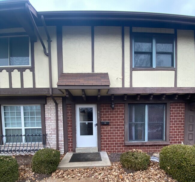 Foto del edificio - 613 Rosetta Dr