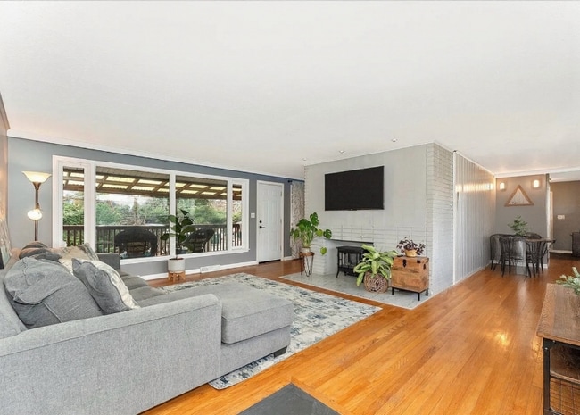 Building Photo - 80 N Edgewood Dr