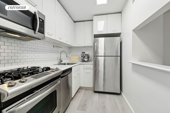 Foto del edificio - 2373 Broadway