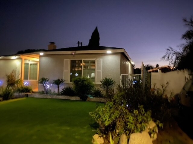 Landscaped garden Recessed lights Ring video camaras - 2653 Stoner Ave