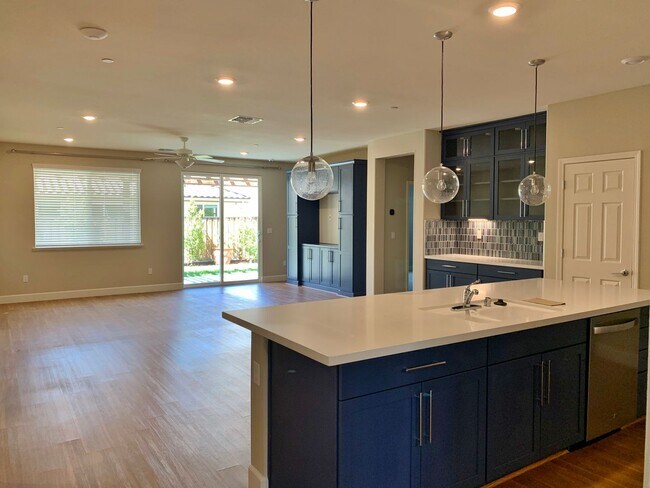 Foto del edificio - Single Story Craftsmen in Hollister