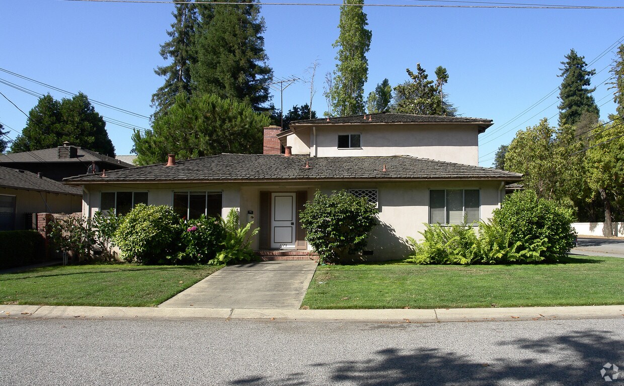 Building Photo - 199 Oak Grove Ave
