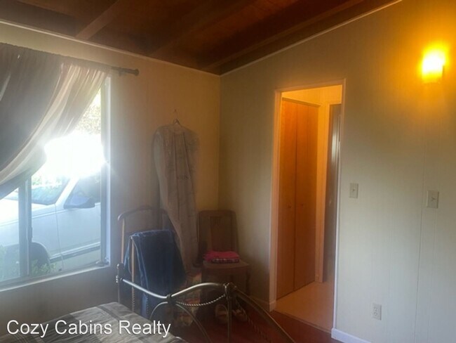 Building Photo - 2 br, 2 bath House - 450 Davos