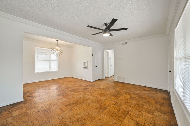 Foto del edificio - 6104 S Villa Ave