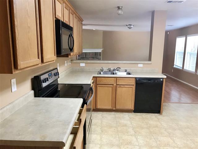 Foto del edificio - 13344 Padre Ave