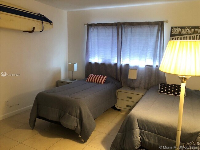 Building Photo - 580 Egret Dr