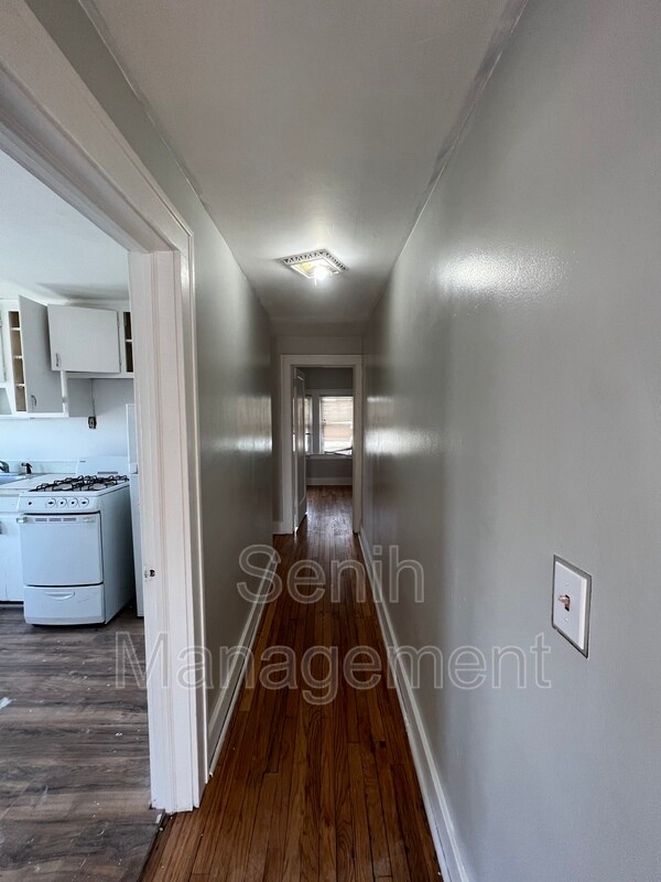 Building Photo - 963 E Hayes