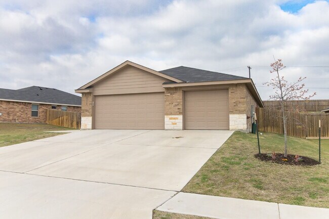 Foto del edificio - "Charming 3-Bedroom Retreat with 2 Baths and 1,760 Sq Ft of Comfort in Copperas Cove!"