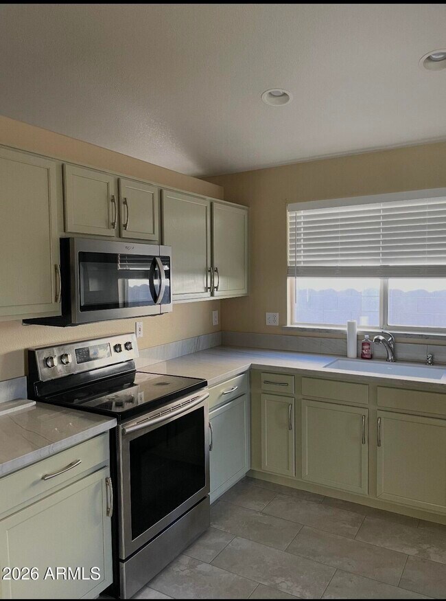 Foto del edificio - 2463 E Springfield Pl
