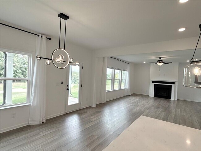 Foto del edificio - 207 Foxhill Dr