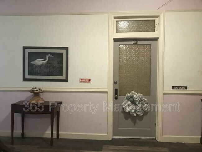 Foto del edificio - 107 W Oak St
