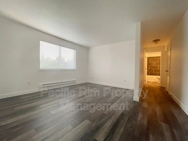Building Photo - 913 75th St E