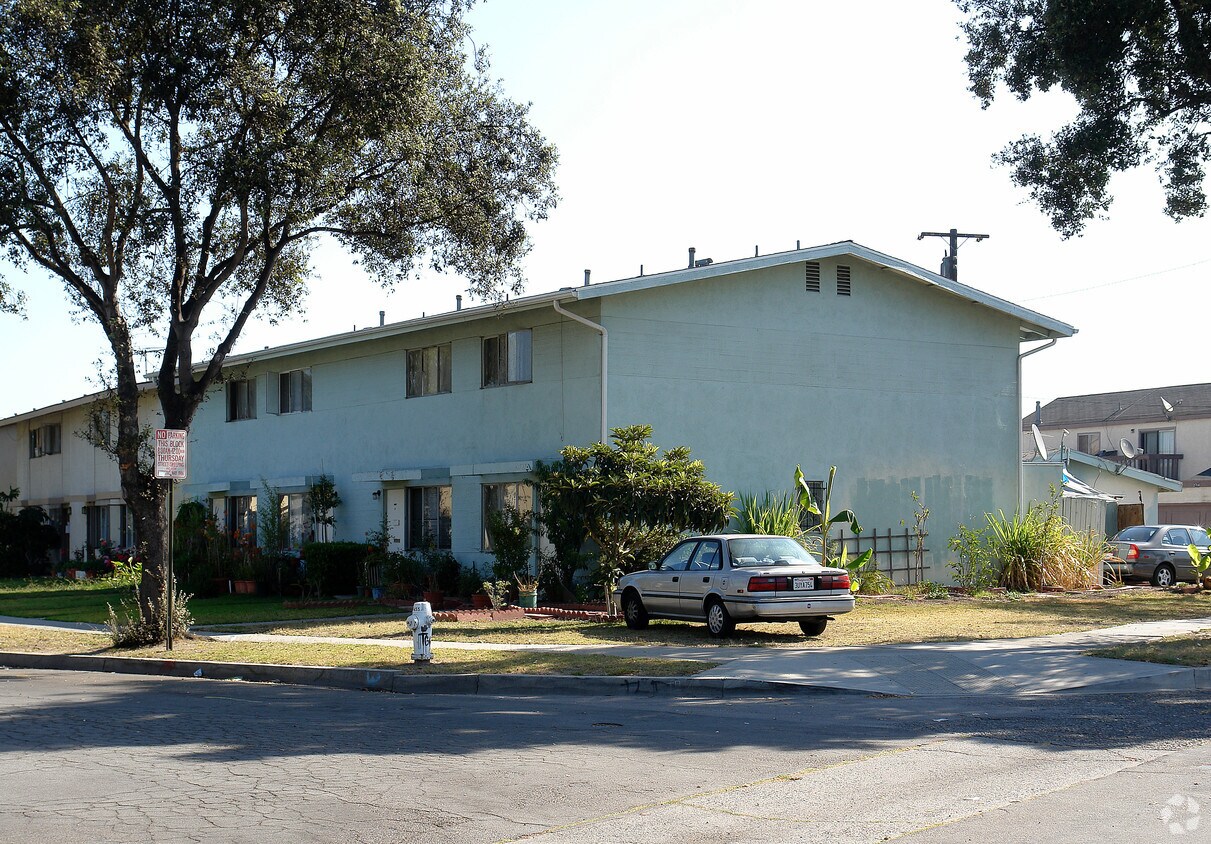 Foto principal - 2729 S Rosewood Ave
