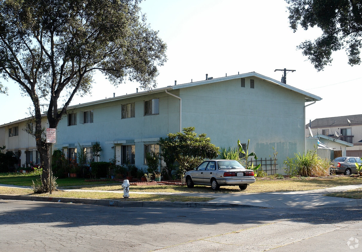 Primary Photo - 2729 S Rosewood Ave