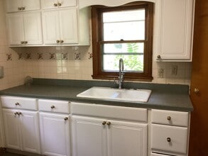 Building Photo - 7302 W Medford Ave