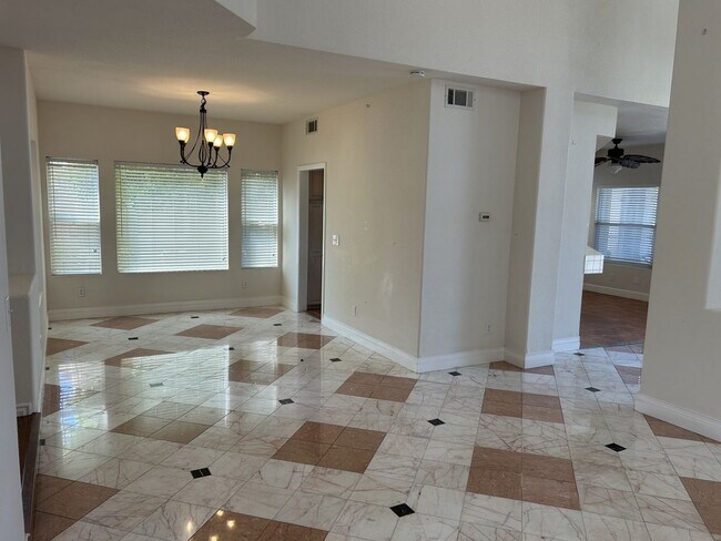 Building Photo - Desirable Glen Cove Gated Community 3 Bedr...