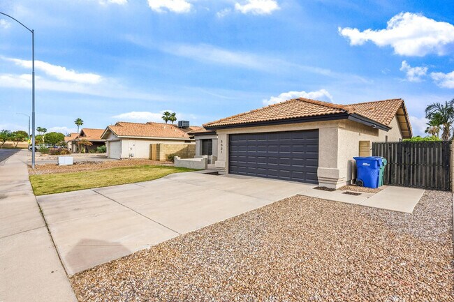 Foto del edificio - 5531 E Elena Ave