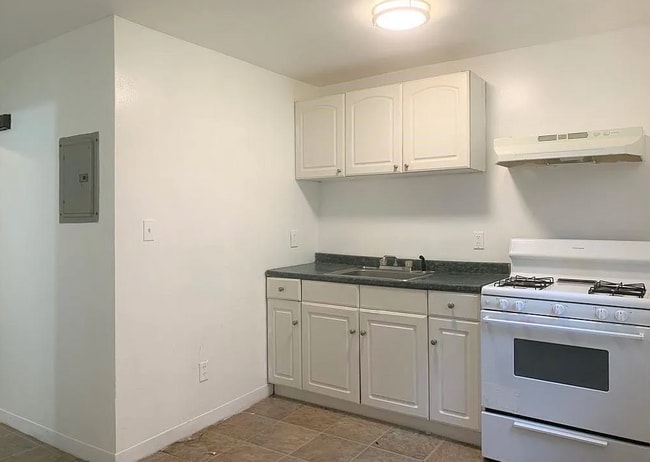Building Photo - 219 3rd St