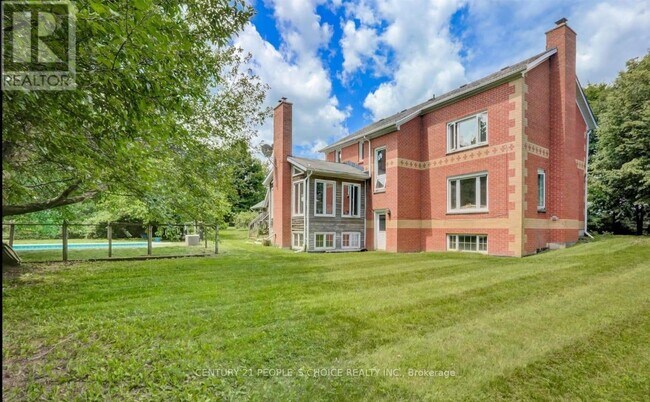 Photo du bâtiment - 18743 ST ANDREWS Rd