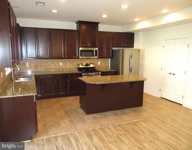 Building Photo - 1273 Madison Ln