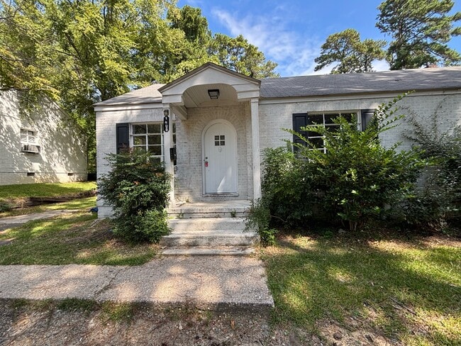 Building Photo - 1406 Briarcliff Dr