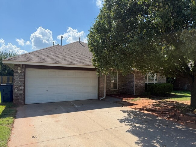 Building Photo - 411 S Pointe Ln