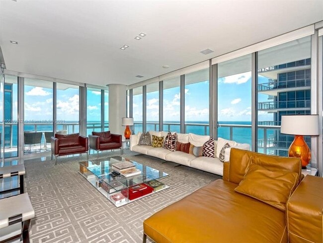 Building Photo - 17121 Collins Ave
